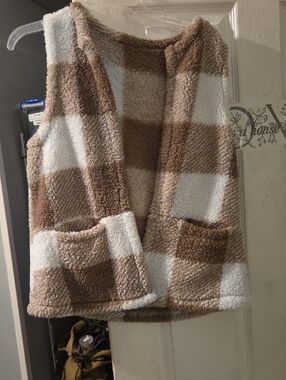 Cozy Sherpa Plaid Vest - Cream & Brown